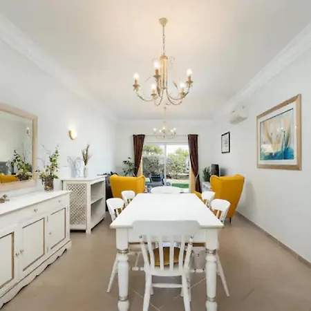 Wow Flat, Birdie, Golf, & Swimming Pool Apartman *